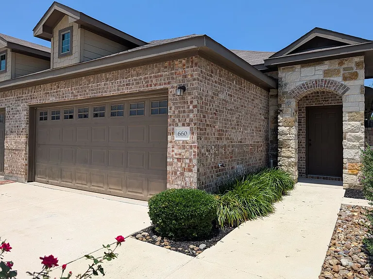 660 Creekside Cir — Photo 3