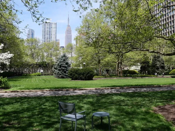 300 East 33rd Street image 5 of 9