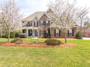 121 Logan Crossing Dr, Davidson, NC 28036