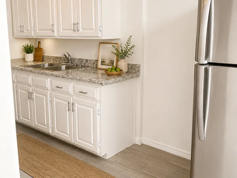 1427 N Kingsley Dr #104 — Photo 8