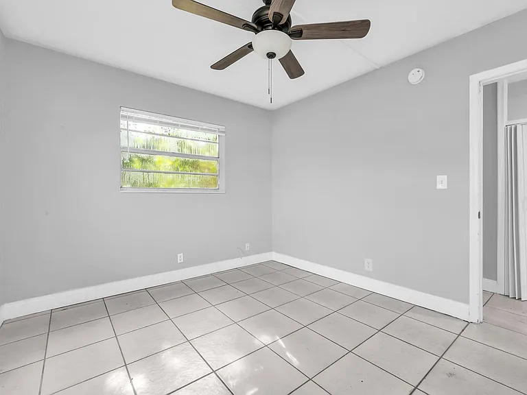 2022 Adams St — Photo 7