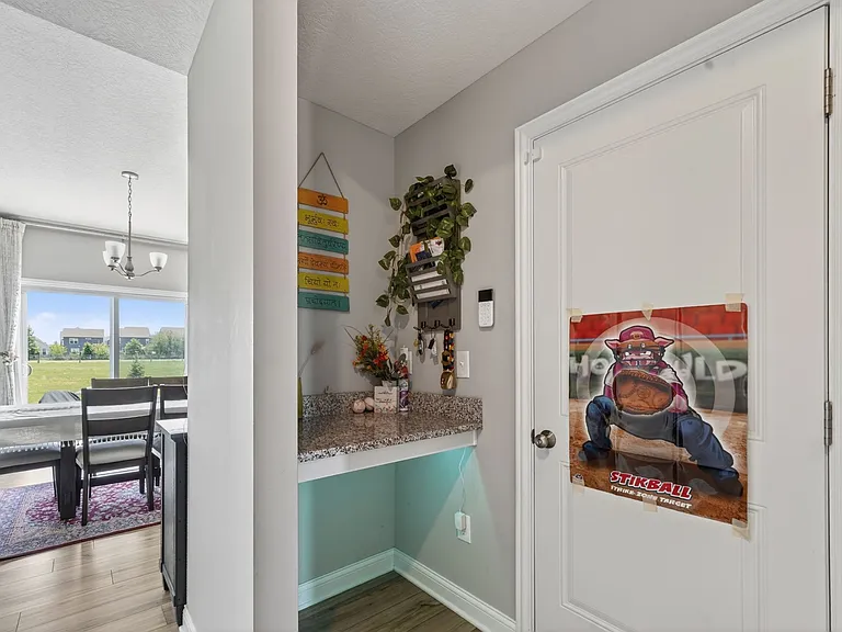 3805 Mantle Dr — Photo 11