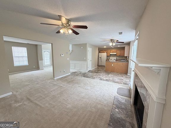 5th image of 2457 Wall St SE