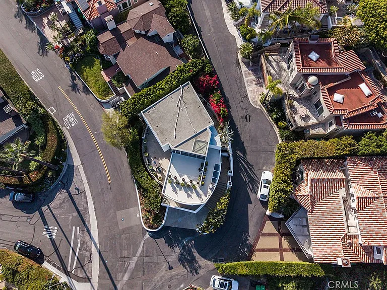 920 Skyline Dr — Photo 4