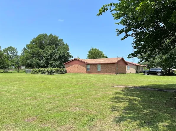 31 S Bond Ave, Dustin, OK 74839