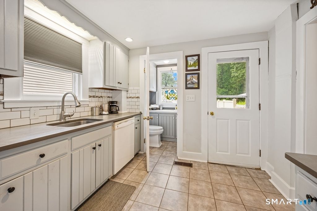 Apartment in Southington, Plantsville Historic District, Plantsville - View 3