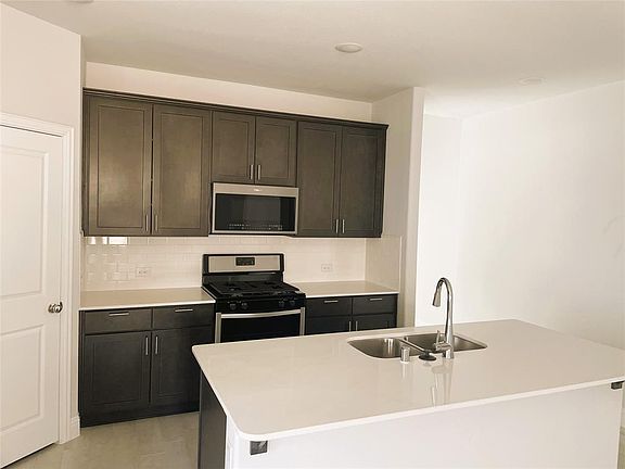 4th image of 6008 Horsetail Dr