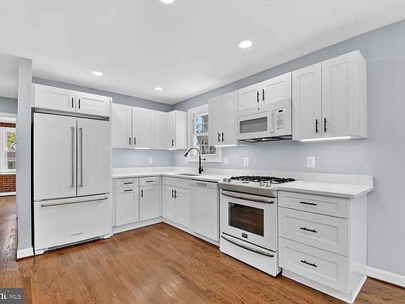 4th image of 6019 Jamestown Rd