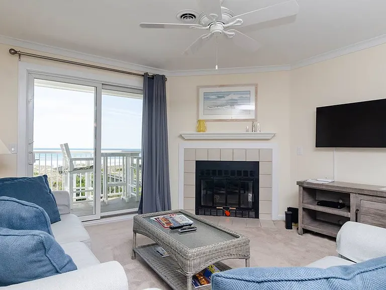 2514 N Lumina Ave #H — Photo 3