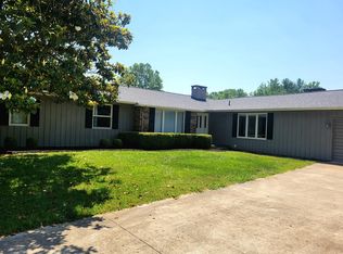 1202 Greenbriar St, Paris, TN 38242