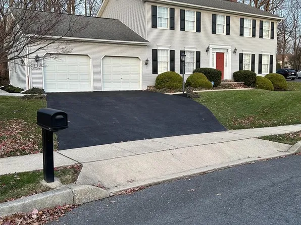 2430 E Bayberry Dr, Harrisburg, PA 17112