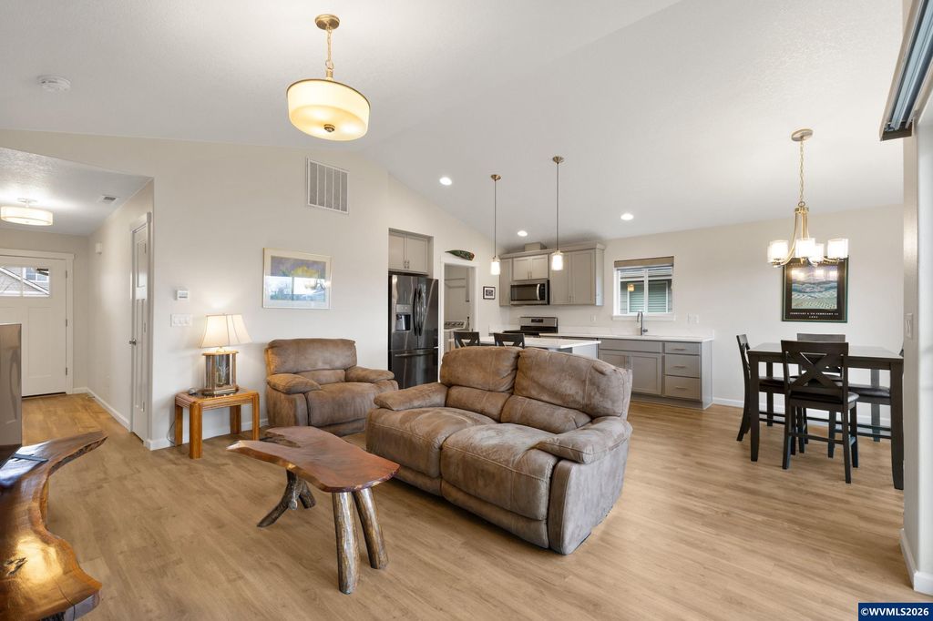 2045 SE Academy St, Dallas, OR - View 6