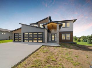 517 E Lakeview Dr, Brandon, SD 57005