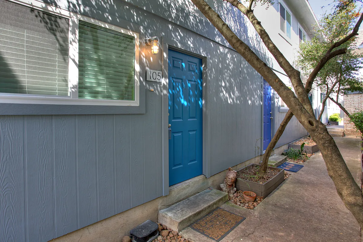 Building Photo - 816 W North Loop Blvd #106