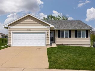 7103 Rolling Ridge Dr SW, Cedar Rapids, IA 52404