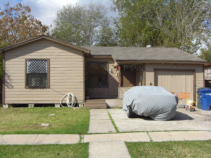 2nd image of 909 Acacia Dr