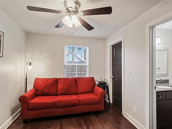 3rd image of 4536 Bell St