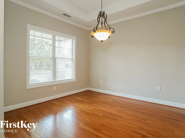 207 Hickory Nut Ln — Photo 5