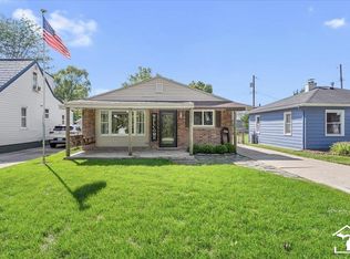13637 Wright St, Gibraltar, MI 48173