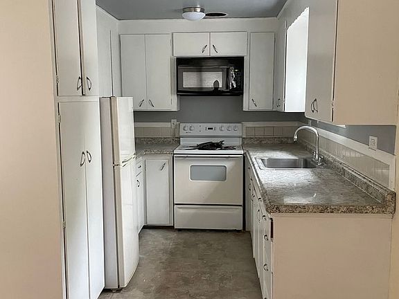 2nd image of 5227-5233 Brooklyn Ave NE #5227-4