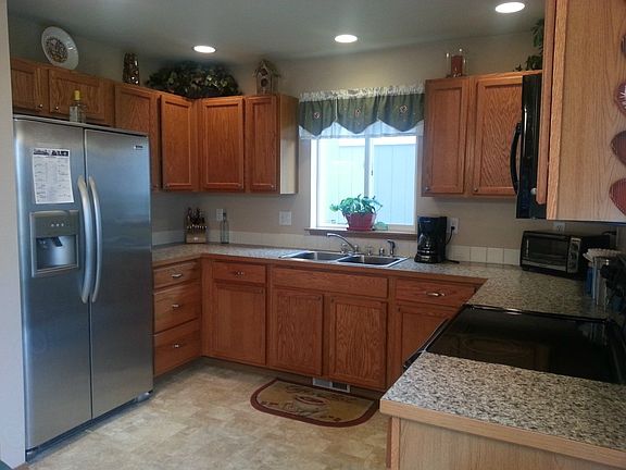2nd image of 3445 NE Ocasta St