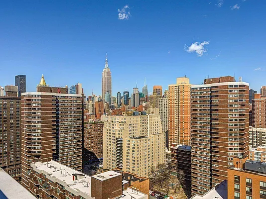 Rented by Kingstone Realty Inc | media 17