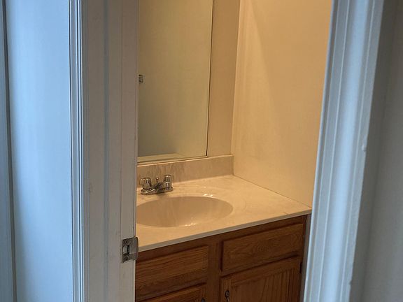 5th image of 122 Newton St