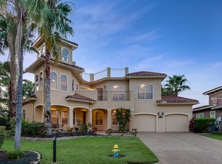 546 Villa Dr, Seabrook, TX 77586