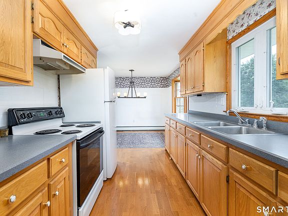 3rd image of 1419 Poquonock Avenue