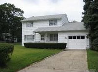 241 Woodlawn Ave, Saint James, NY 11780