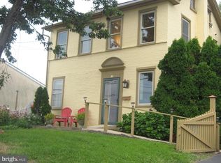 30 Glenola Dr, Leola, PA 17540