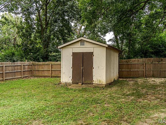 3rd image of 670 Meadow Dr