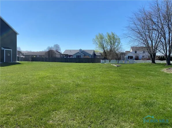 5016 Merlot Dr, Oregon, OH 43616
