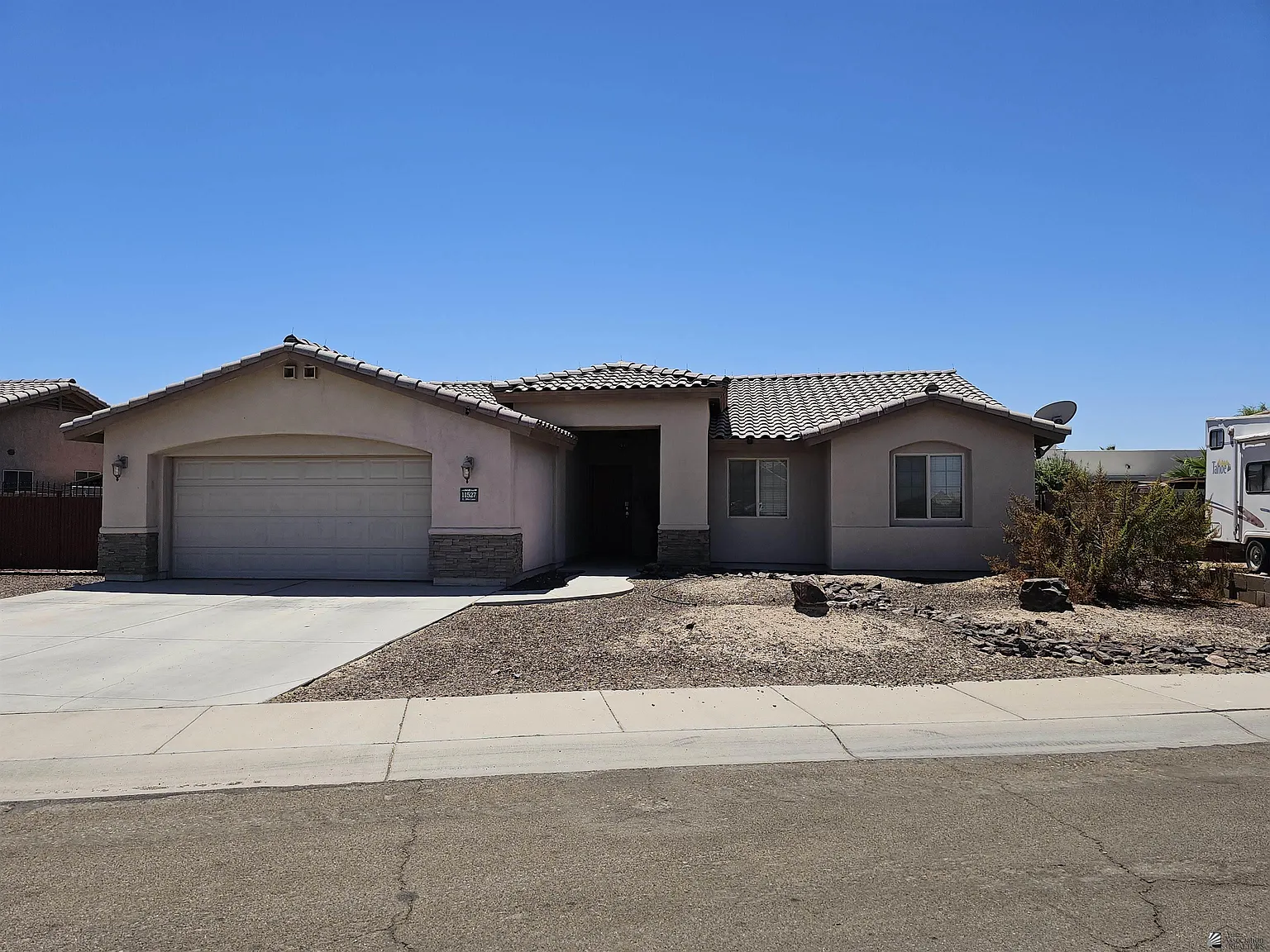 3 bed, 2.0 bath, 1644 sqft, $2,150 — Photo 1