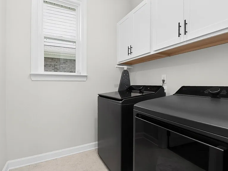 2105 Cadence Trace Dr — Photo 35
