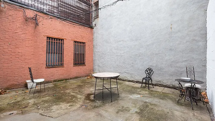 Rented by Nooklyn NYC LLC | media 31