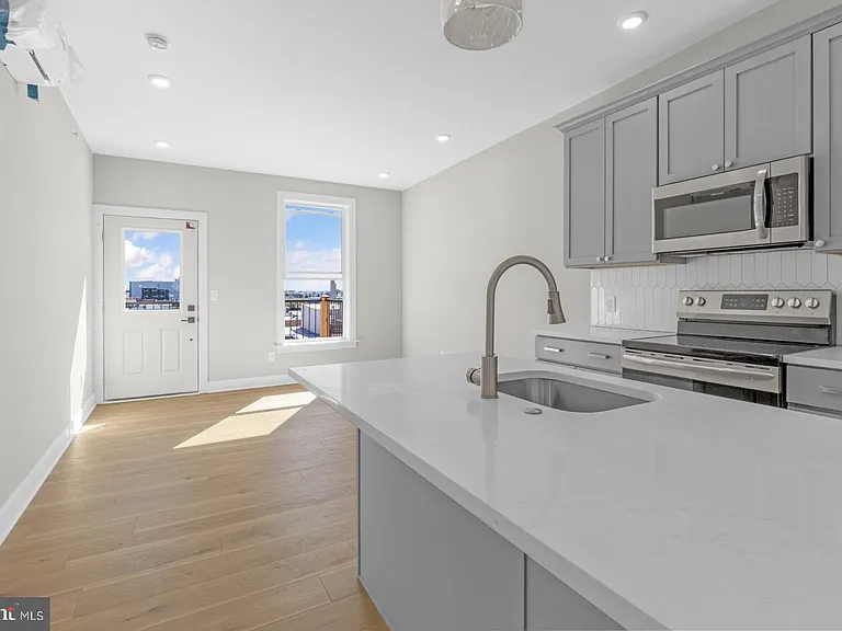 1935 N 2nd St #202 — Photo 4