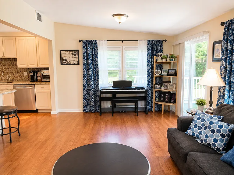 10 Roe Cir — Photo 10