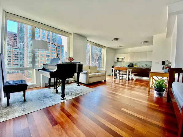 100 Riverside Blvd APT 9A, New York, NY 10069