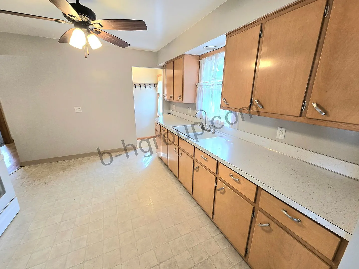 North side Single Family Ranch with Garage — Photo 3