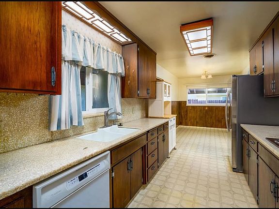 4th image of 8446 N San Pablo Way