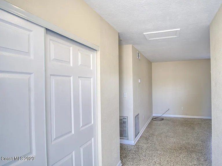 1010 Bianca Dr NE — Photo 3