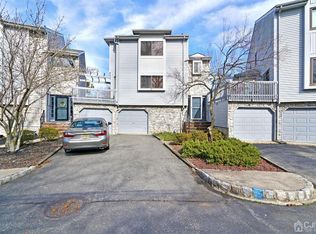 6 Hawthorne Ct, East Brunswick, NJ 08816