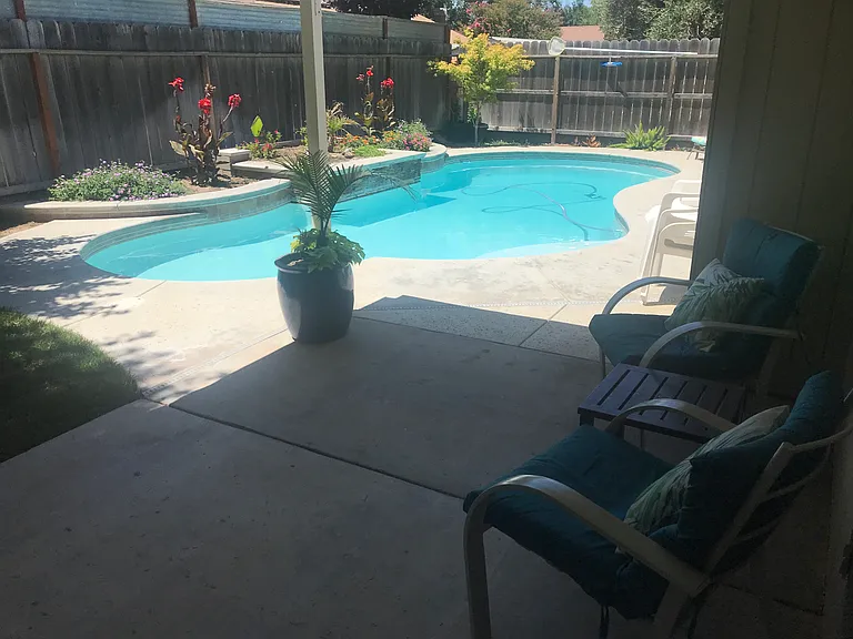 876 River Bluff Ct — Photo 1