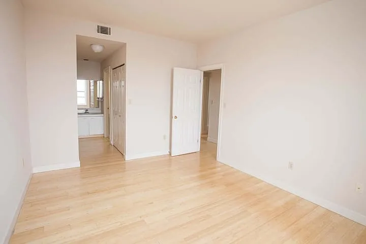 Kingsbury — Photo 166