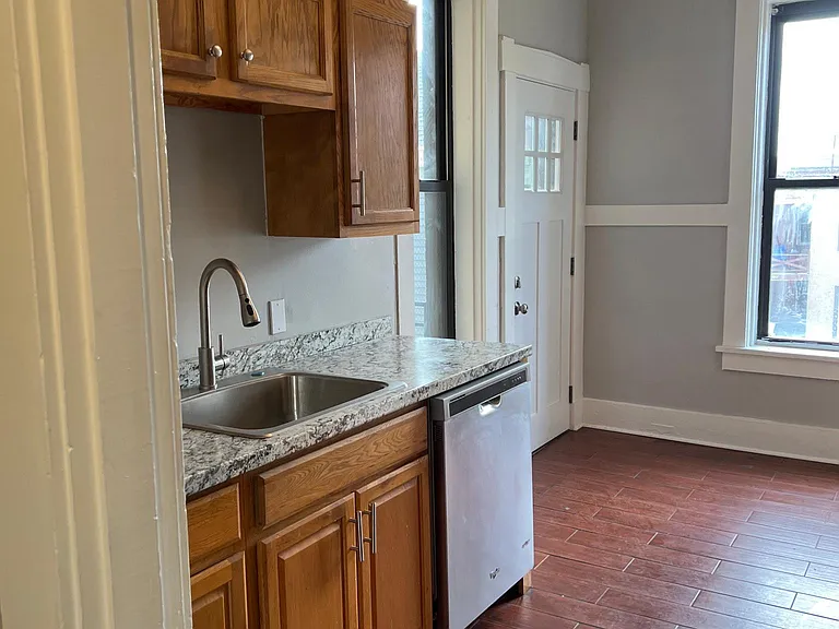 319 N Beatty St #4 — Photo 21