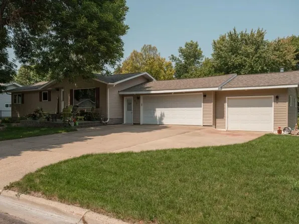 812 8th Ave NW, Waseca, MN 56093