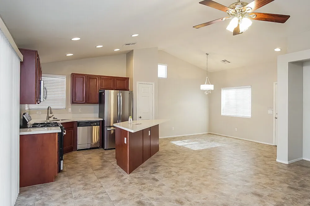 3 bed, 2.0 bath, 1188 sqft, $2,650 — Photo 2