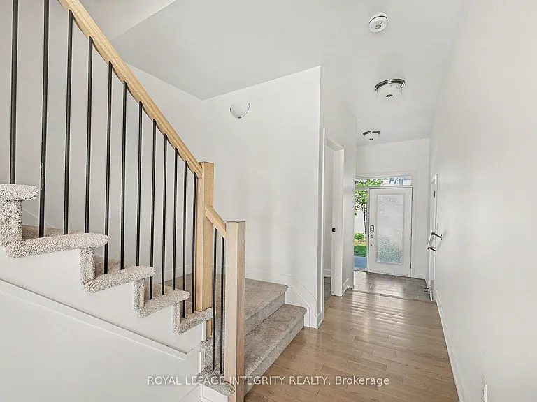 148 Thomas St S — Photo 3
