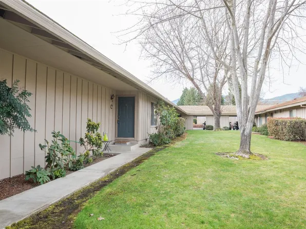 300 Shafer Ln, Jacksonville, OR 97530